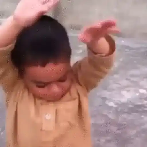 Niño arabe bailando 1