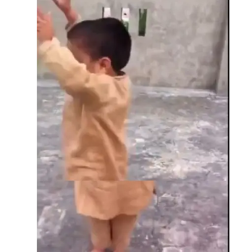 Niño arabe bailando 5