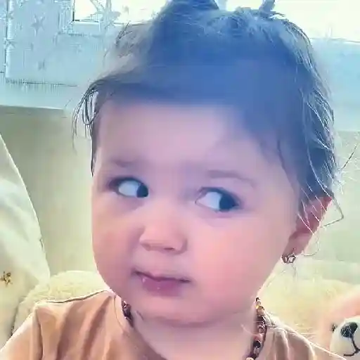 Bebês fofos reagindo 13