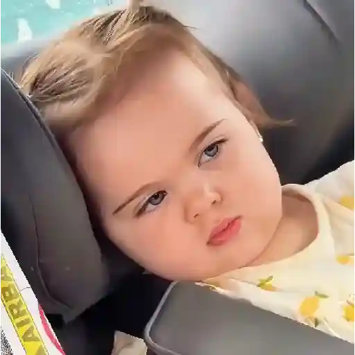 Bebês fofos reagindo 3