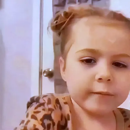 Bebês fofos reagindo 8