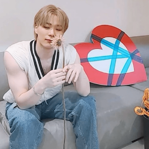 🎧   も Moonbin 𖹭  ര Astro 🤍  10