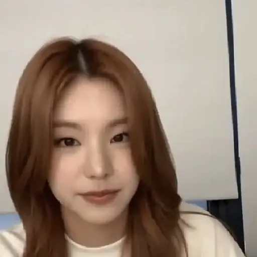 ( @sosohK ) Hwang Yeji  6