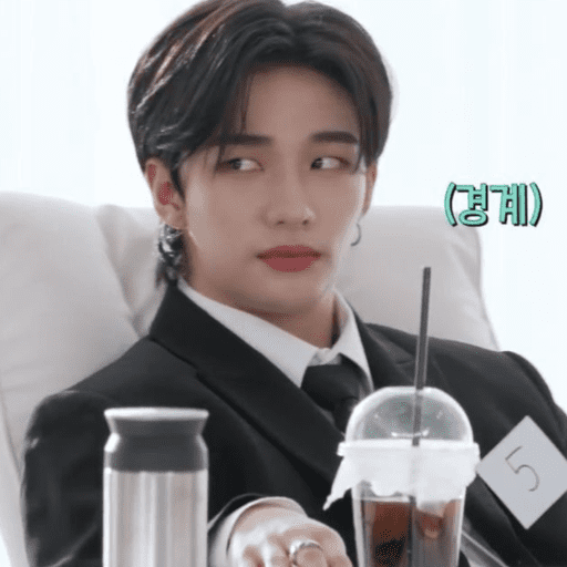 ᰋ   hyunjin/skz   ݁       ੭ 16