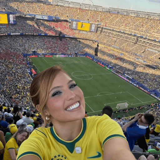 Mari Menezes 