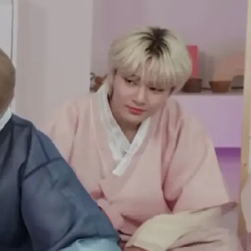 StrayKids 17 24