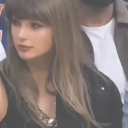 Taylor Swift. : ( @serpions ) 7