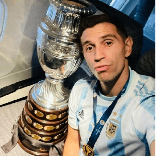 ★ —  El Dibu !! 10