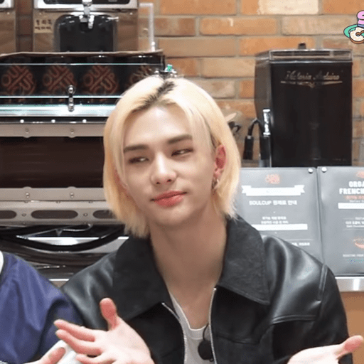 〆Hwang hyunjin 2