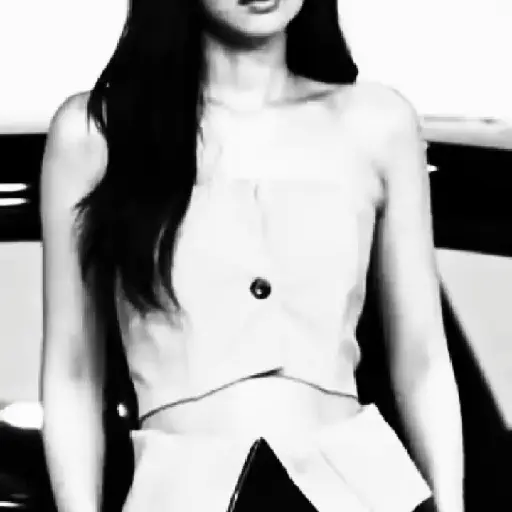 ✦ . JENNIE : 🐻 25