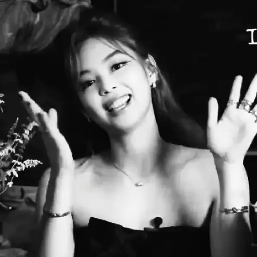 ✦ . JENNIE : 🐻 8