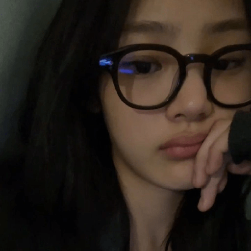 ✦ . MINJI : 🐻 6