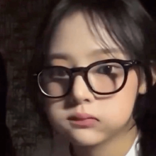 ✦ . MINJI : 🐻 13