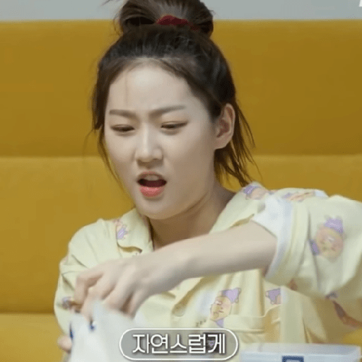 KIM SAERON 24