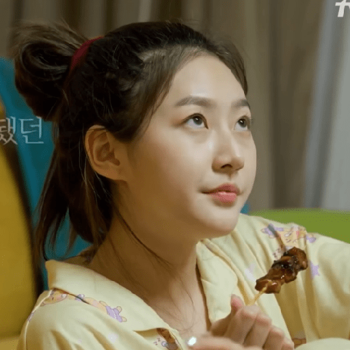 KIM SAERON 29