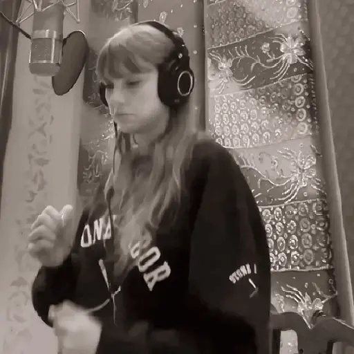 Taylor Swift 🎤 (GIF) 3