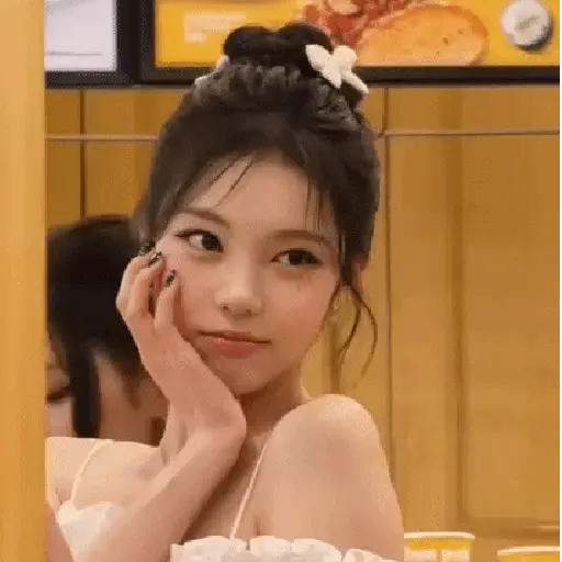 H2H HEARTS2HEARTS GIF ❤️