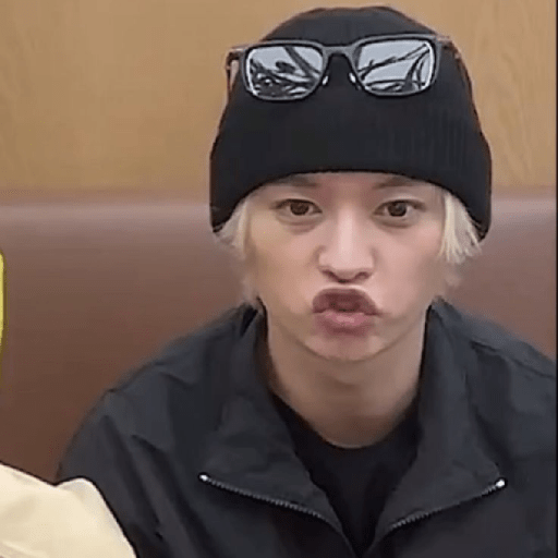 Lee Know / @ive_stickers  5