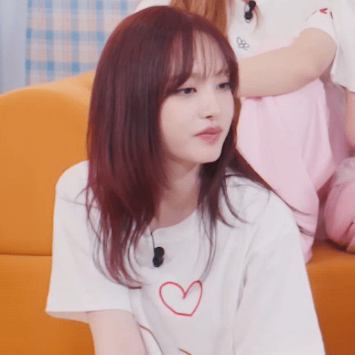 Liz reaction / @ive_stickers  10