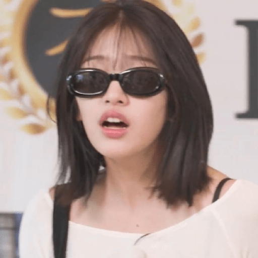 Yujin reaction / @ive_stickers  5