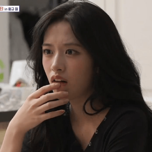 Yujin reaction / @ive_stickers  7