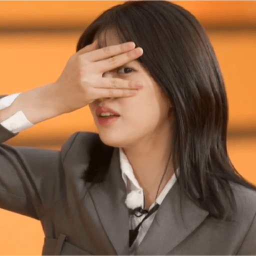 Yujin reaction / @ive_stickers  10