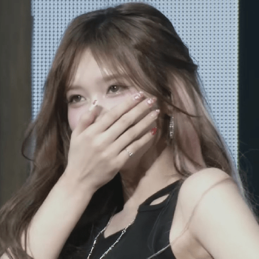 Leeseo reaction/@ive_stickers  9