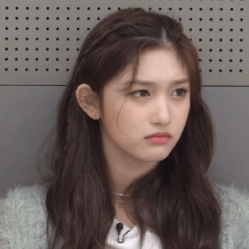 Leeseo reaction/@ive_stickers  6