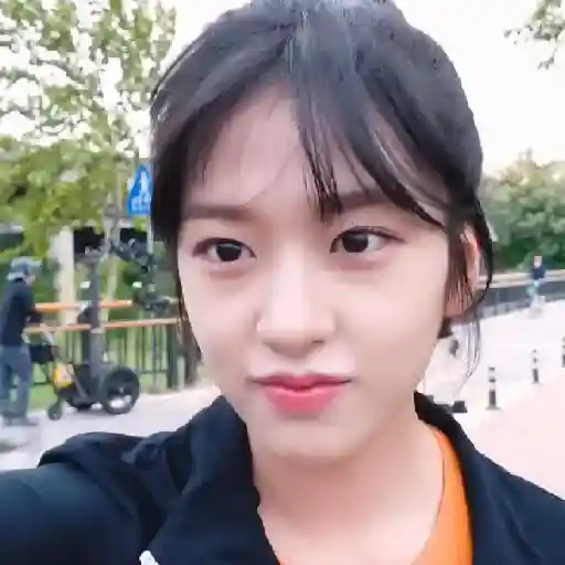 Yujin / @ive_stickers  4