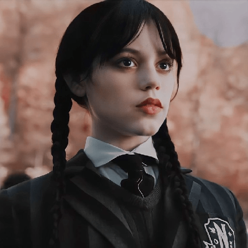 MERLINA 🖤⚰️ 18