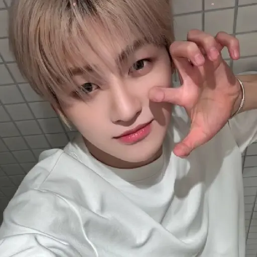 Jihoon  .  ♡ 1