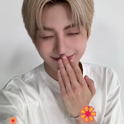 Jihoon  .  ♡ 12