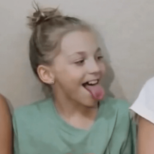 Menina da garrafa 7