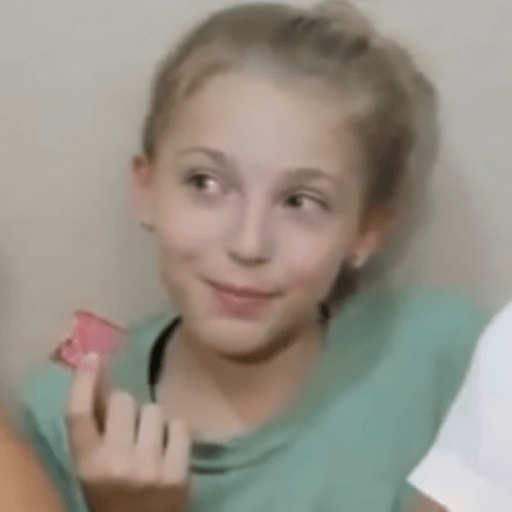 Menina da garrafa 27