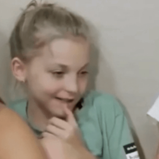 Menina da garrafa 28