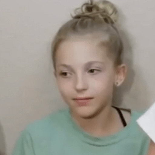 Menina da garrafa 16