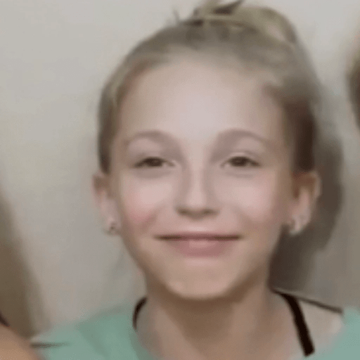 Menina da garrafa 12
