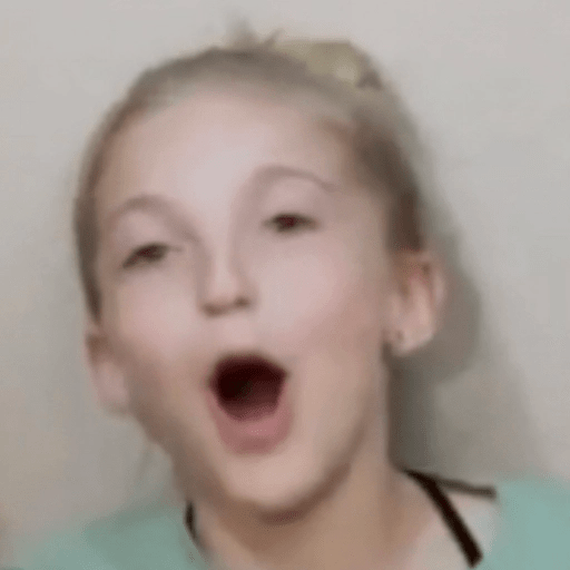 Menina da garrafa 13