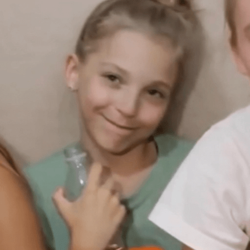 Menina da garrafa 19