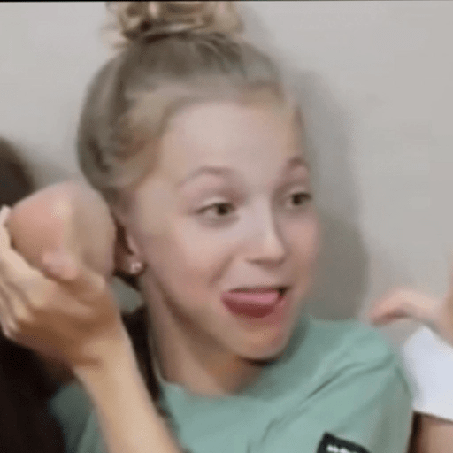 Menina da garrafa 8