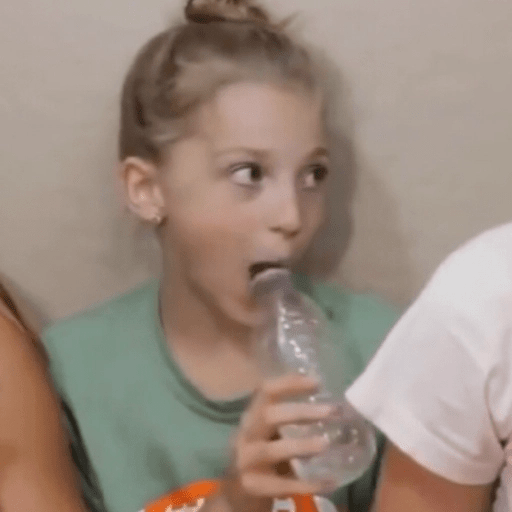 Menina da garrafa 21