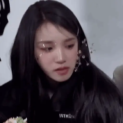 Song yuqi — gifs. <3 2