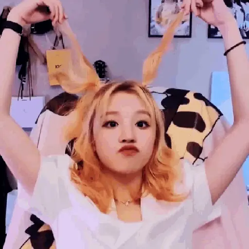 Song yuqi — gifs. <3 1