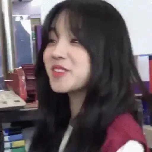 Song yuqi — gifs. <3 5