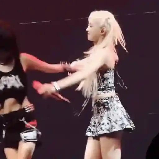 Song yuqi — gifs. <3 8