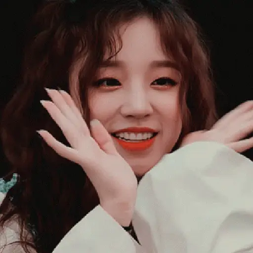 Song yuqi — gifs. <3 9