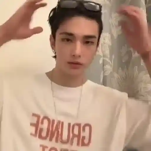 (_theffyyas) : Hyunjin . 🍨 5