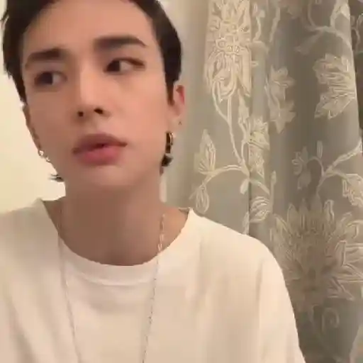 (_theffyyas) : Hyunjin . 🍨 4