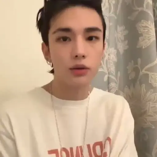 (_theffyyas) : Hyunjin . 🍨 2