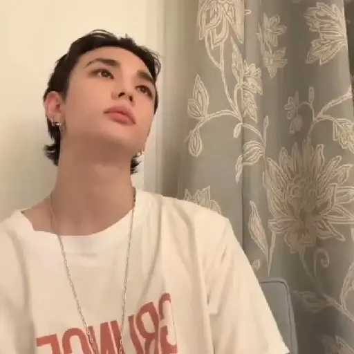 (_theffyyas) : Hyunjin . 🍨 12